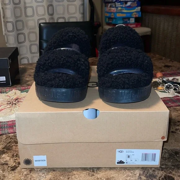 UGG Oh Fluffita Sandal - Picture 2 of 6